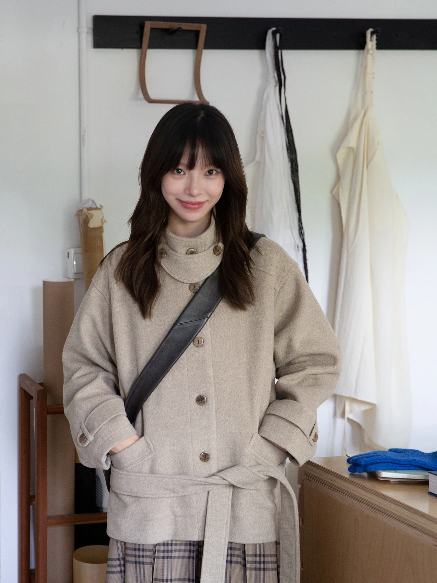 

Женское пальто Milk Rabbit 2025: новая осенняя коллекция, повседневное, из смесовой ткани (полиэстер и шерсть), с воротником-стойкой, поясом и длинными рукавами