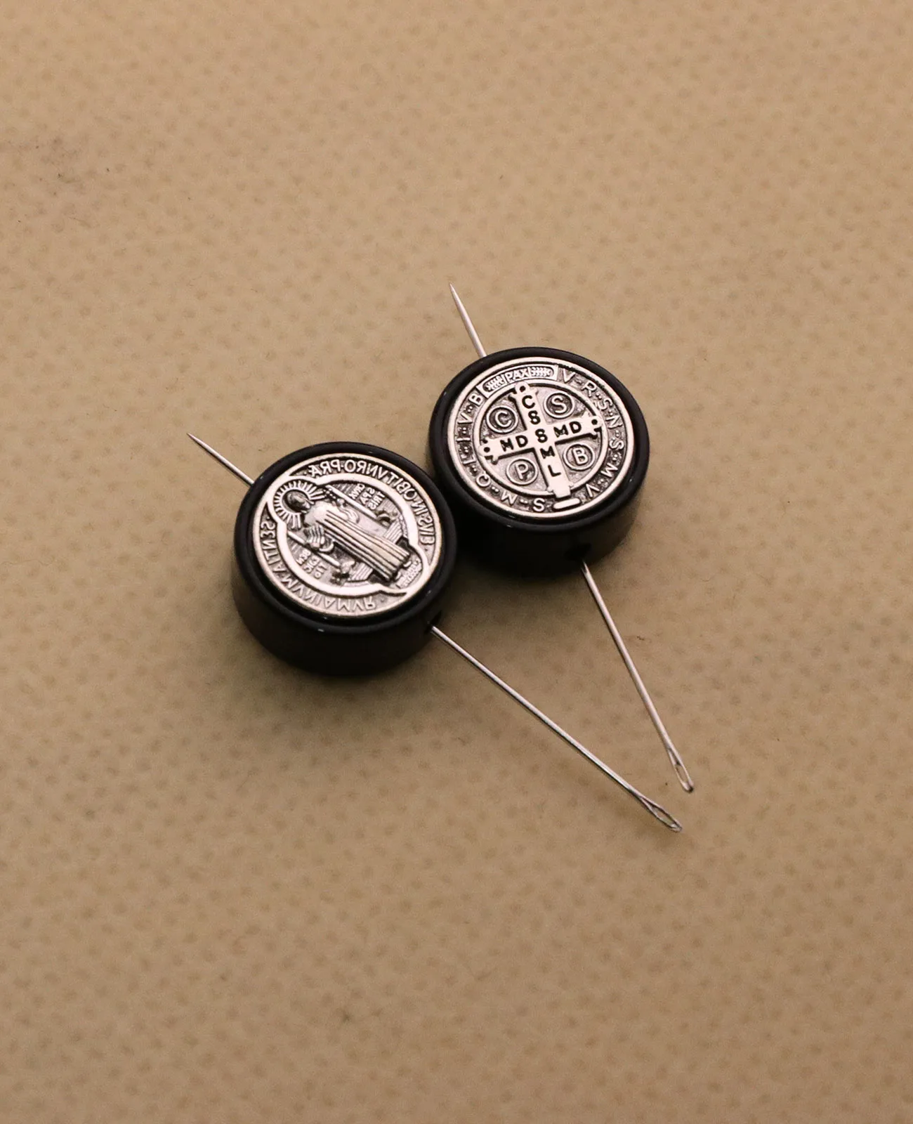 10Pcs Black Green Saint Benedict Coin Beads Christian Exorcism St.Benedict Medal Spacer Beads for Bracelet DIY Making Accessorie