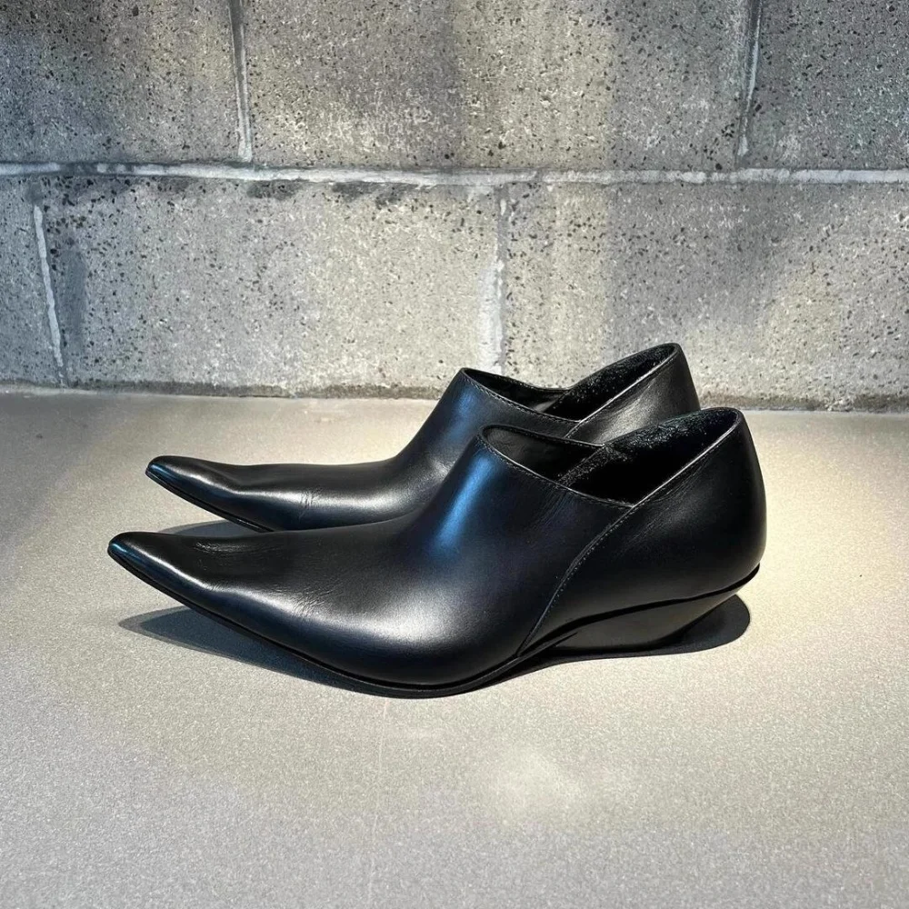 

Dark Style Pointed Toe Wizard Shoes for Men Thick Heeled Black Leather Derby Shoes for Women Loafers Height Increasing Shoes