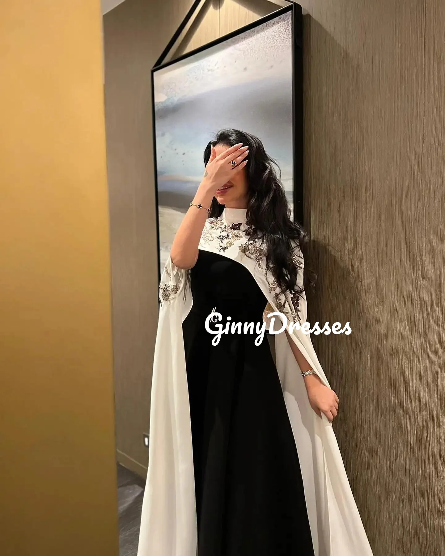 カスタマイズされたイブニングドレス女性スクープネック A ラインウエディングドレス床の長さのビーズジッパーアップ半袖裏地結婚式