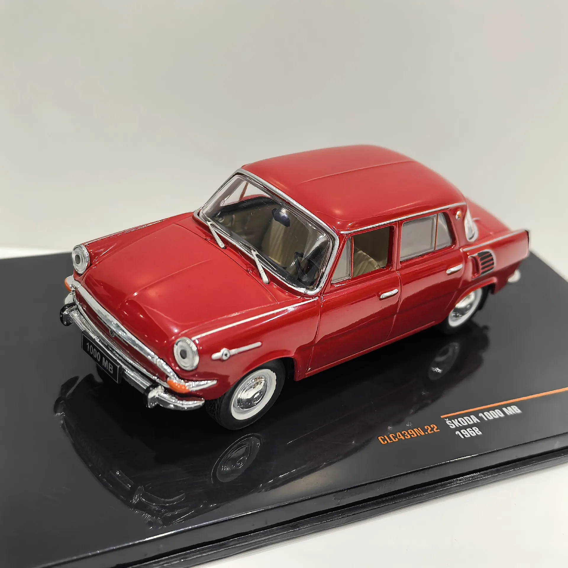 

Diecast IXO 1:43 Scale SKODA 1000 MB 1968 Skoda Alloy Car Model Collectible Toy Gift Souvenir Display Ornament