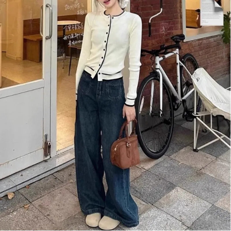 

Women's Korean Style Color Block Knitted Cardigan Autumn Slim Fit Slimming Base Layer Versatile Round Neck Short Elegant Top