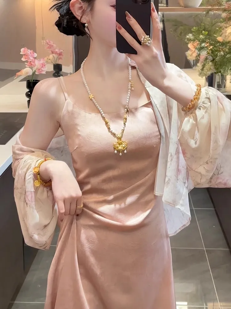 Ele Satin Slip Dr Langes neues chinesisches SLE-Schlankheitskleid mit Blumenstickerei und Gürtel für die Sommersaison von Ele Satin