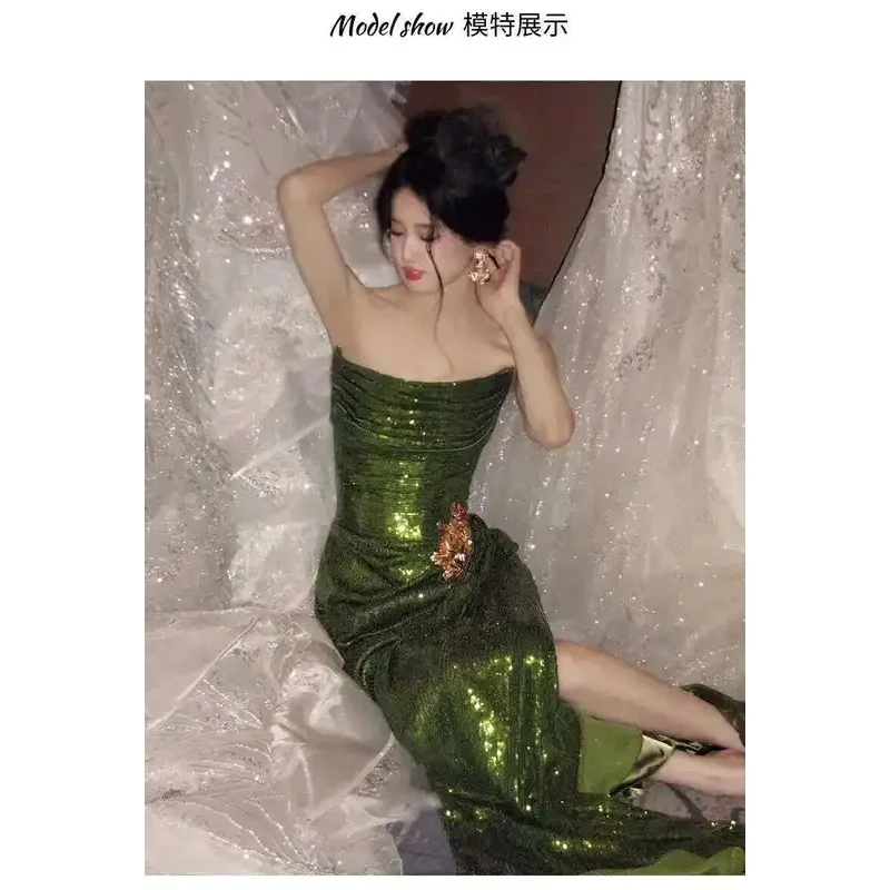 فستان DY202025 بتصميم جديد بدون حمالات مزين بالترتر مع تصميم يغرق وظهر مكشوف لثوب مسائي مثير مناسب لمضيفة الحدث.2