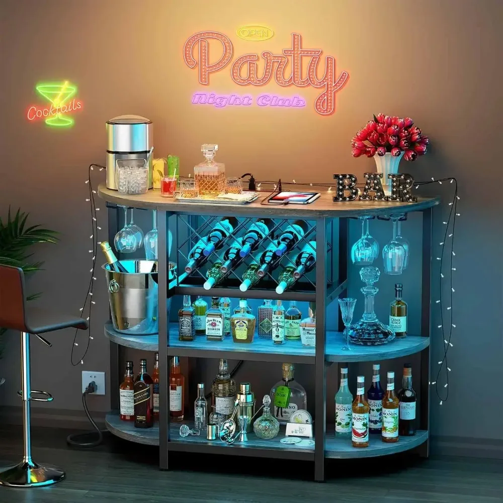 Armário de mesa de bar com tomada de energia, mini armário de bar doméstico LED para licor, suporte de barra de vinho de metal com armazenamento de 4 camadas