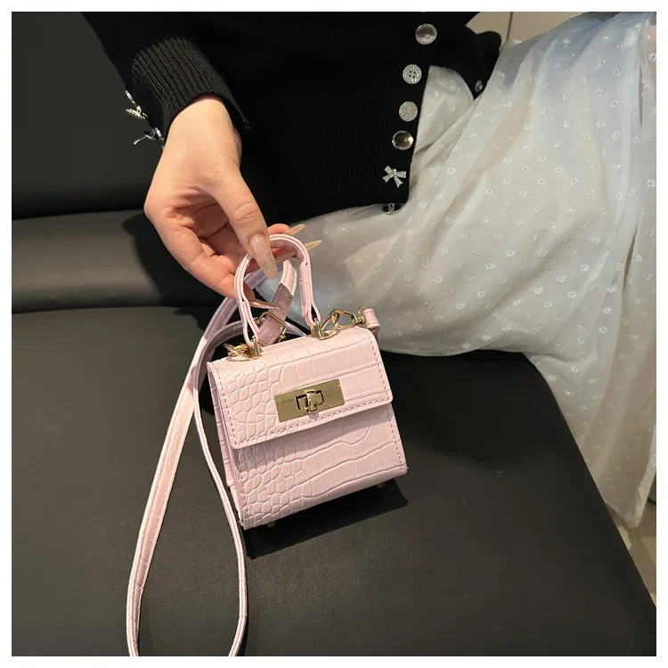 Trendige Geprägte Mini-Damen-Umhängetasche mit Goldverschluss Schultertaschen Abnehmbarer Riemen Henkeltasche Niedliche Crossbody-Handtasche – Detail 6
