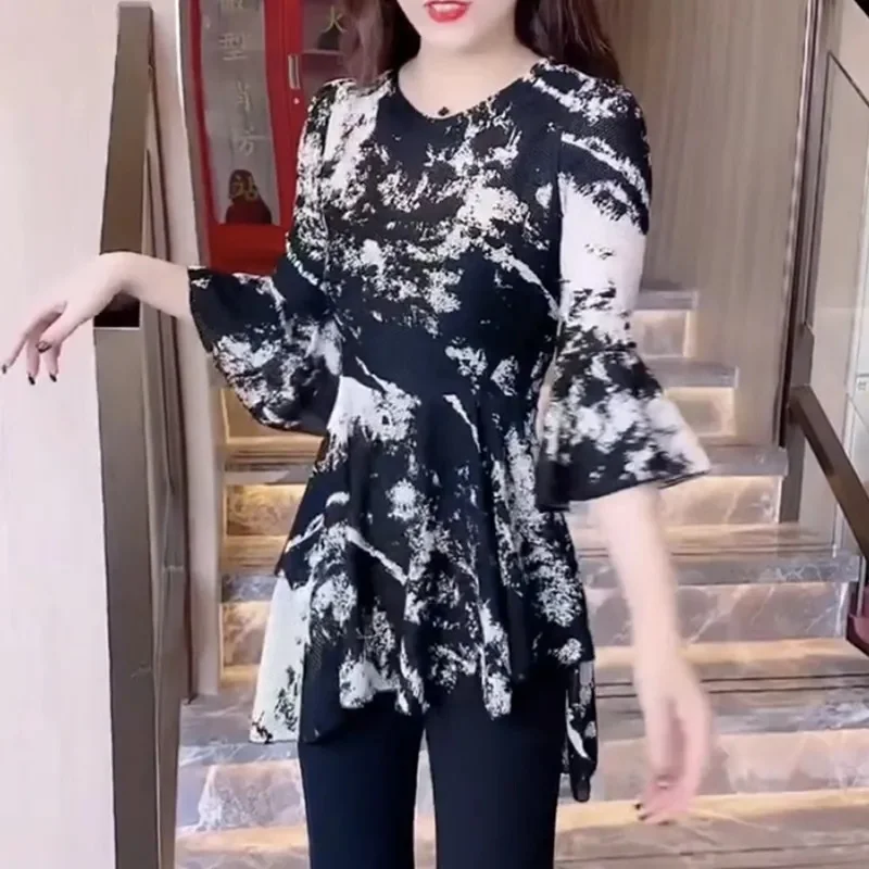 

Korean Women Round Necked Patchwork Blouse Summer Femme Flare Sleeve Shirts Sense Of Design Lady Fashion Large Size 4XL Blousees