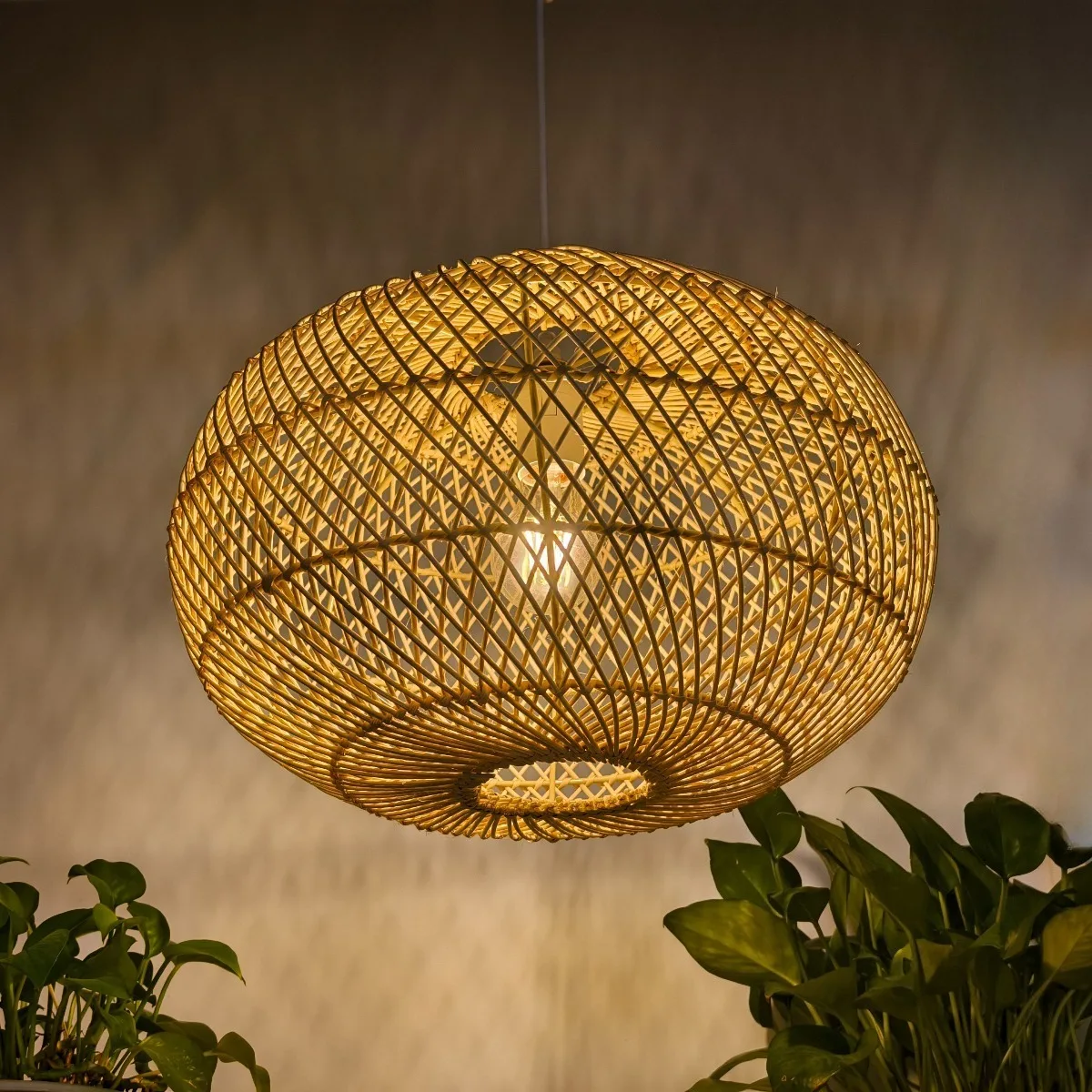 

JOYINLED Handmade Vintage Bamboo Pendant Lamp Farmhouse Bamboo Rattan Lamp Shade Pendant Light for Restaurant Decor Chandelier