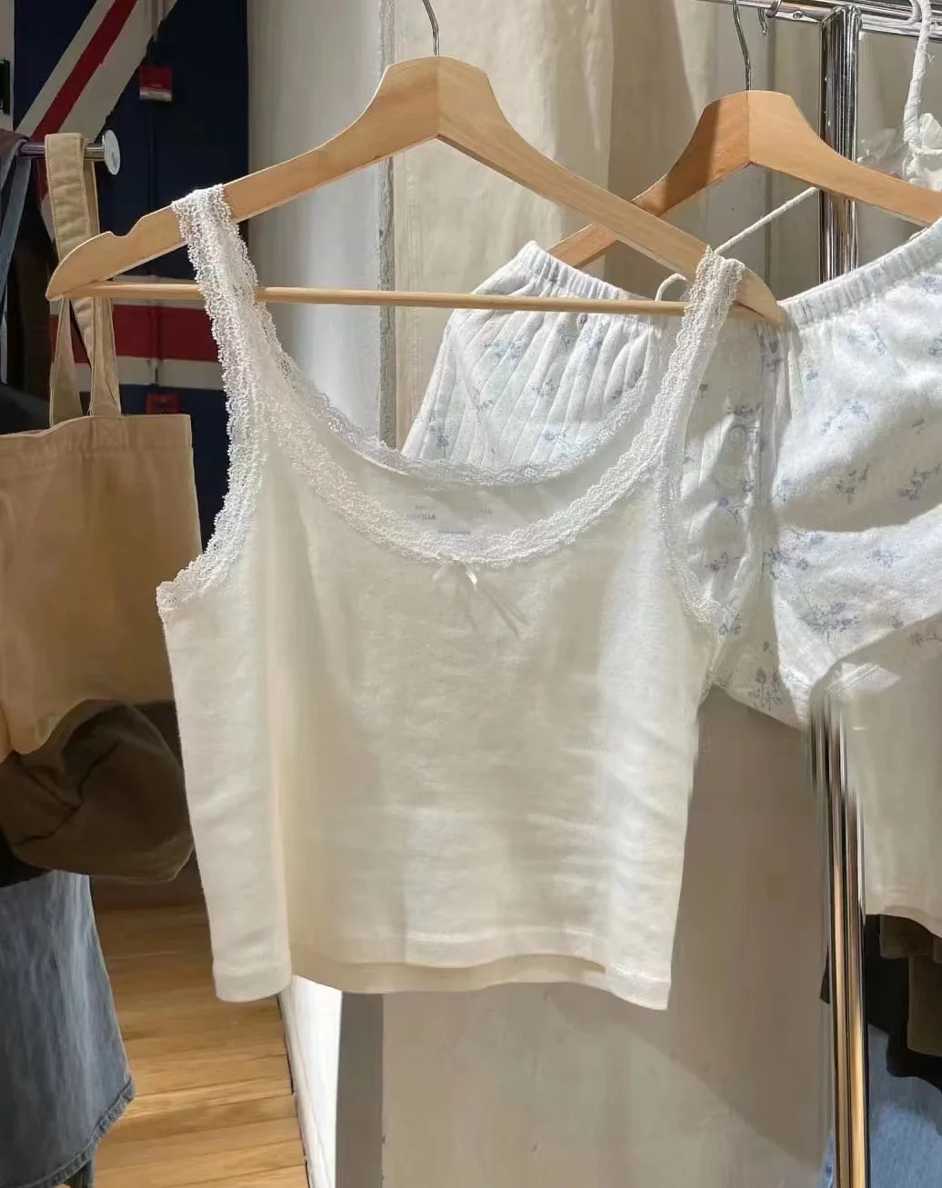 Lace Trim Bow White Tank Top Women Summer Sexy U Collar Sleeveless Slim Cropped Vest Sweet Cute Casual Chic Crop Tops Y2k Camis