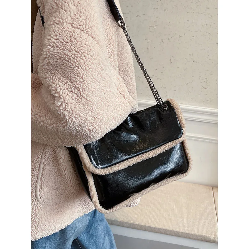 Autumn Winter Large Capacity Plush Tote Bag Lady 2023 New Fashion Chain Shoulder Bag Splice Patent Leather Texture Commuter Pack