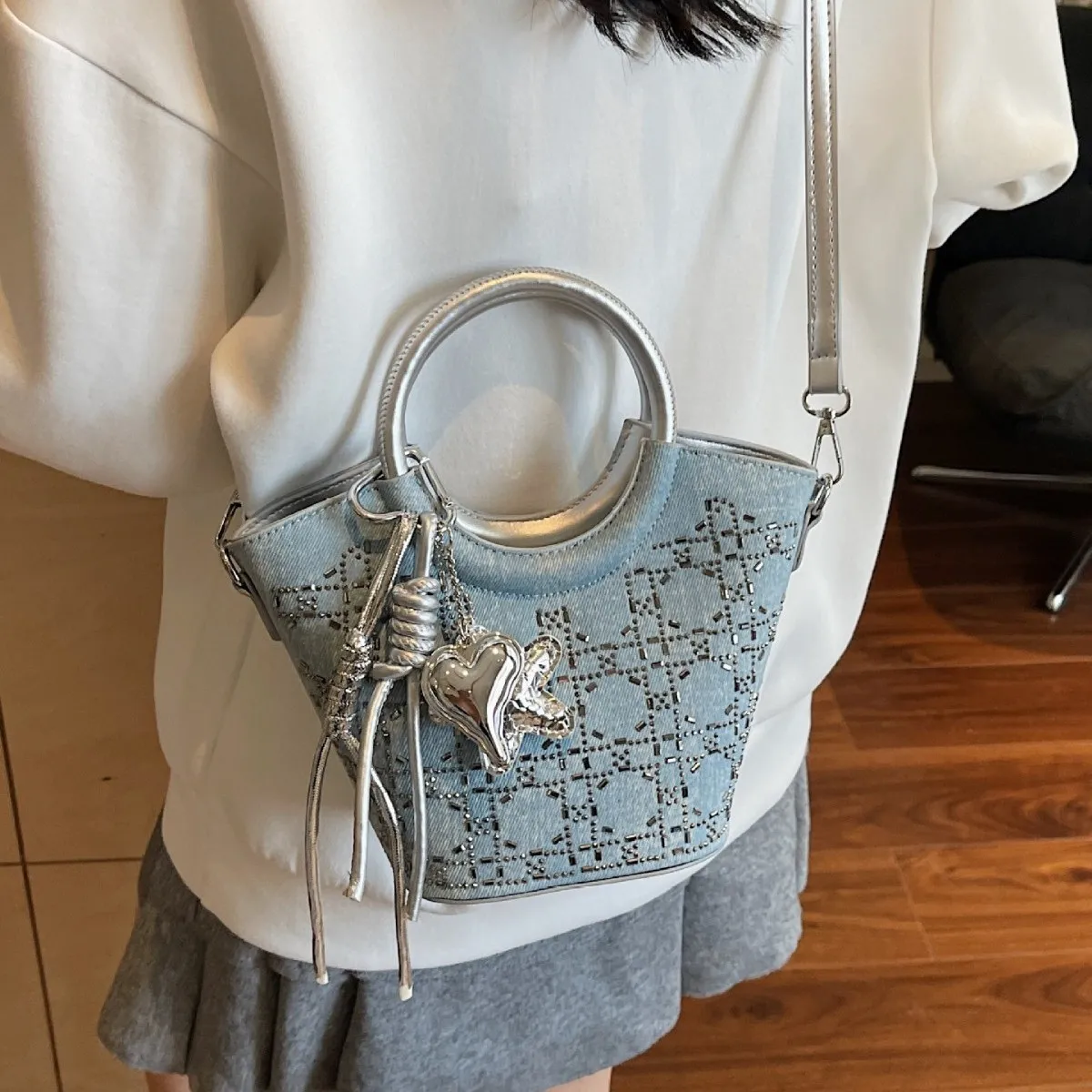 

Elegant Work Tote Bag - Vegan Leather Shoulder Purse with Zipper, Spacious Korean Style Handbag for Professionals