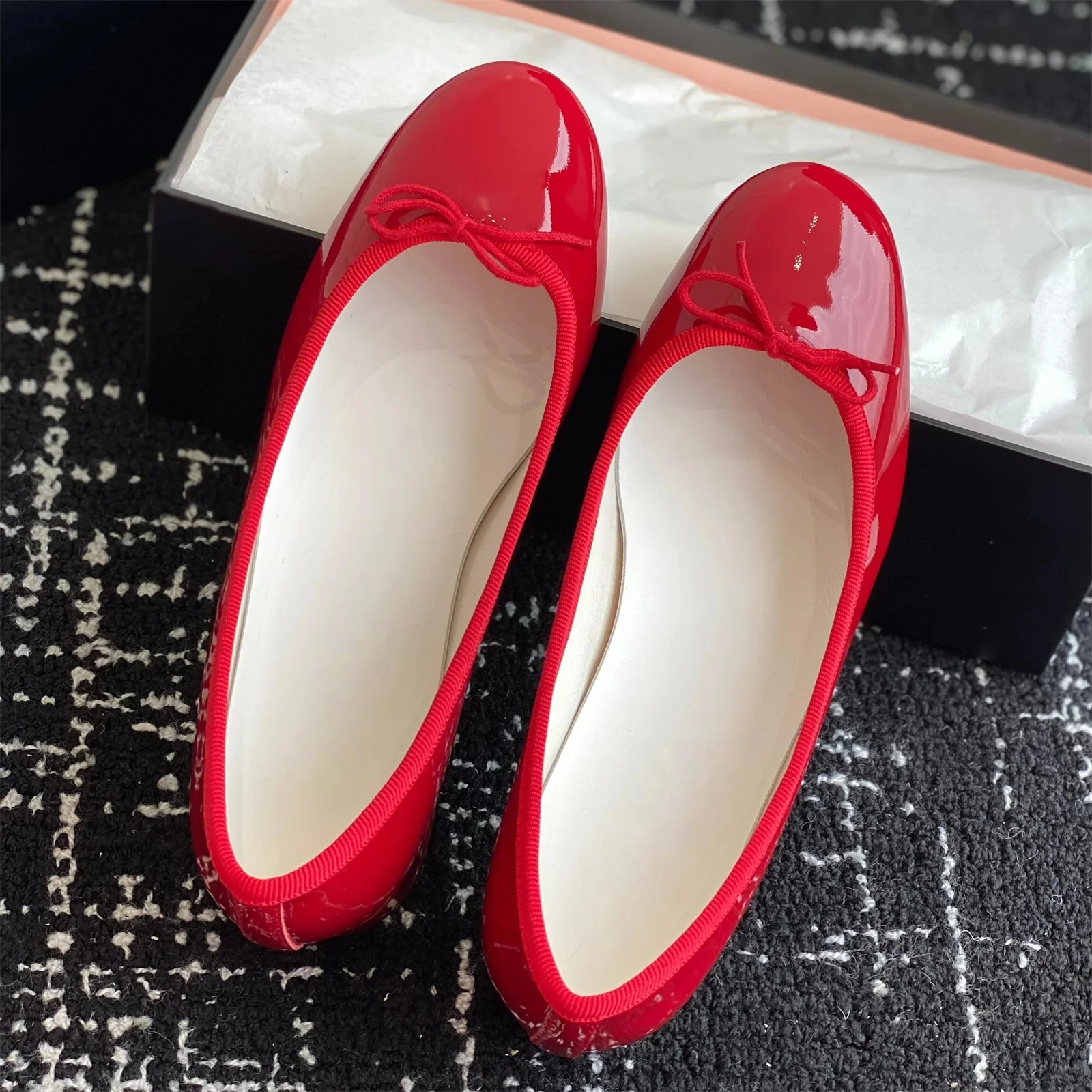 Zapatos planos de piel auténtica con punta redonda y correa en el tobillo para mujer, zapatos de baile de Ballet Mary Janes, zapatos de banquete para mujer, zapato femenino, novedad de 2025
