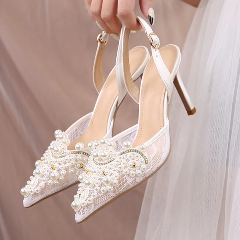 

Лето 2023, белые кружевные свадебные сандалии, женские сандалии на шпильке с жемчугом, одинарные туфли на высоком каблуке 8,5 см