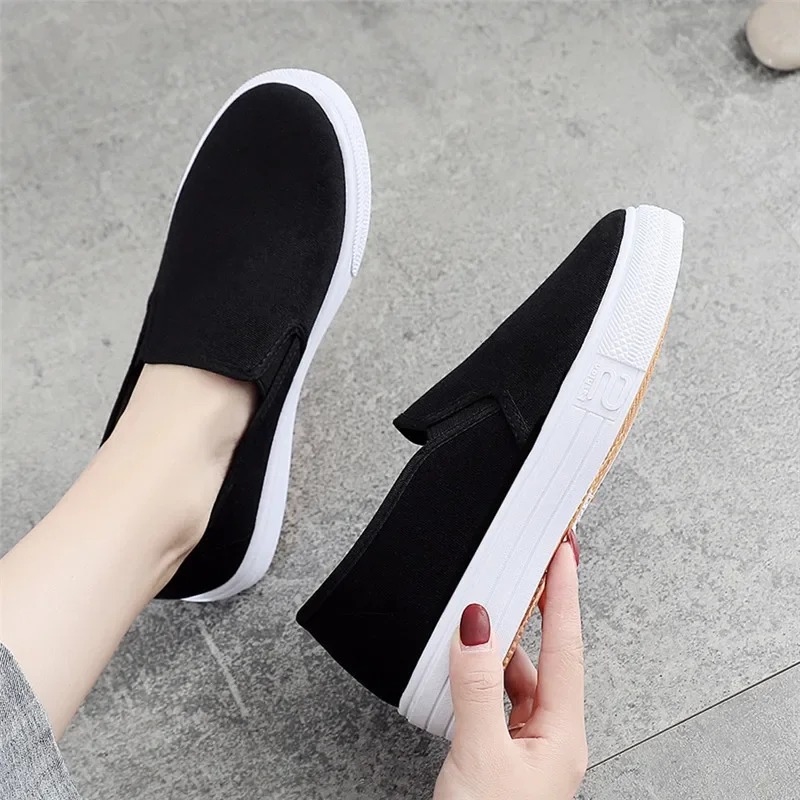 Spring and Autumn Slip on Canvas White Shoes for Women Breathable Non Slip Student Thick Soled Shoes Old Beijing Cloth Shoes