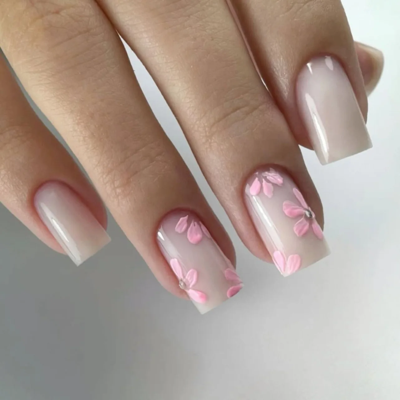 

24pcs/1box Fake Nails Short Rectangular Nude Pink Floral Design with Rhinestones Press-on Style Nails Ideal As A Gift for Girls