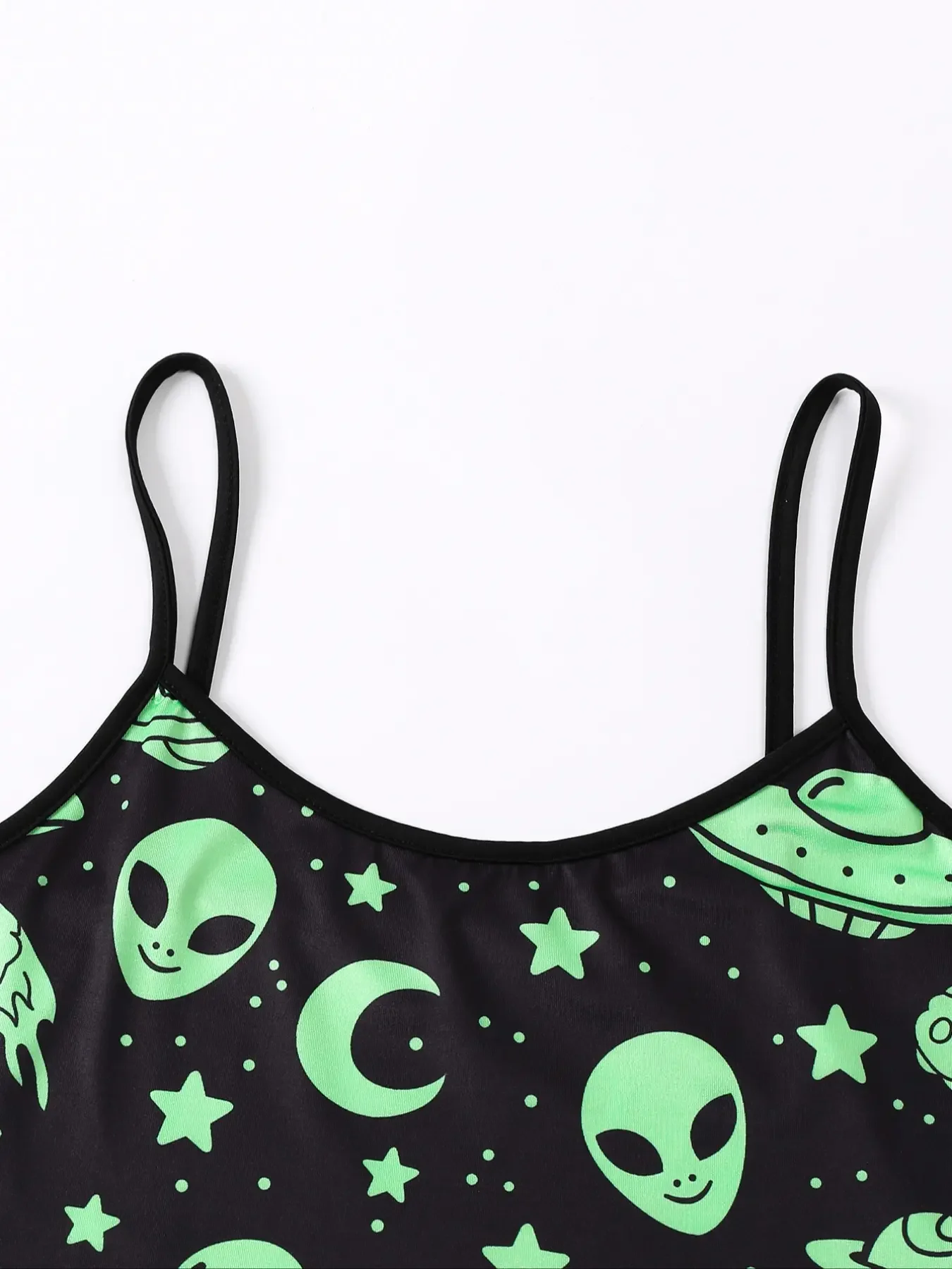 Women\'s Cartoon Alien & UFO Print Casual Frill Trim Pajama Set Round Neck Backless Crop Cami Top & Shorts Summer Nightwear