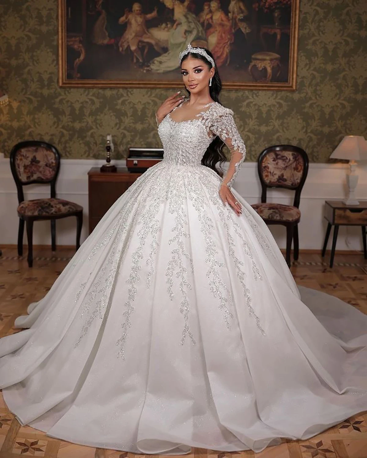 Elegant Ball Gown Wedding Dresses Capped Sleeves Applique Lace Bridal Gowns Customized Button Back Sweep Train Robe De Mariage