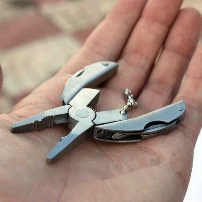 1PC Folding Portable Multi-Function Tool Pliers Outdoor Mini Multi-Purpose Folding Pliers Tool Pliers Knife Keychain Screwdriver