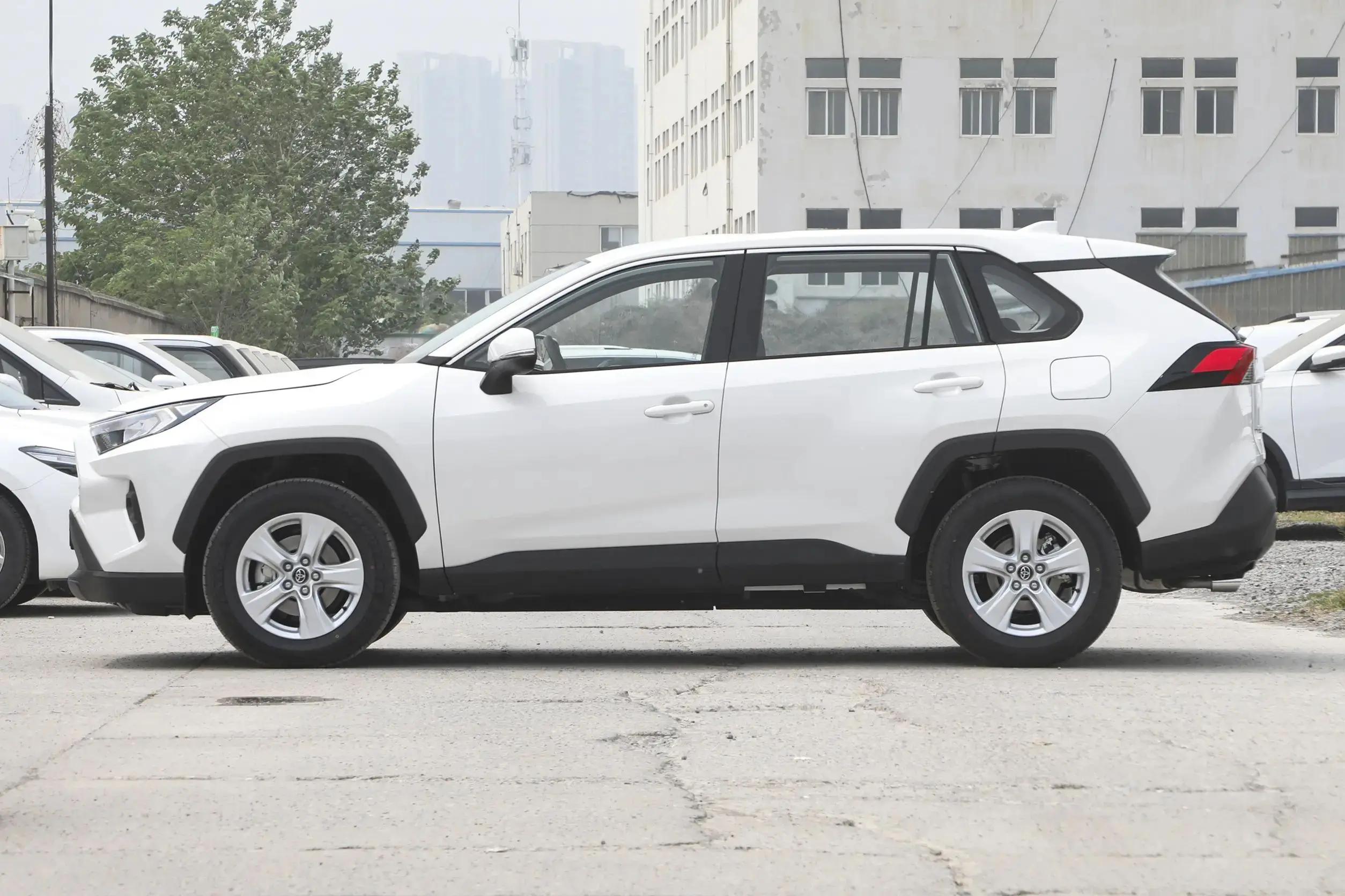 Prepay TOYO TA RAV 4 2023 New China Cheap Cars 2WD/4WD Compact SUV Automatic Gasoline Car Hybrid New Energy Vehicles