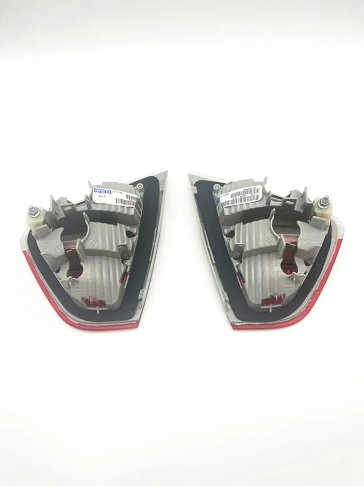 OEM; 63216937459 63216937460 Car Taillight L or R Outside Rear Medial Light Fog Lamp Accessories For BMW E90 320I 325I 3-Series