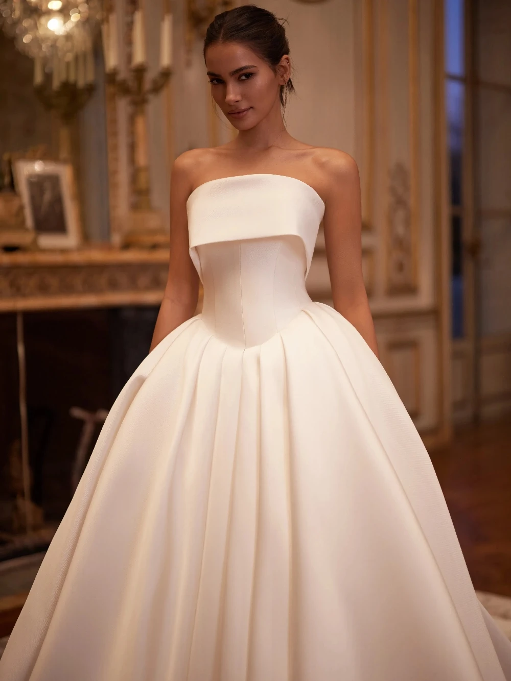 New Strapless Fitted Waist Wedding Dress Vintage Satin Customized Ball Gown For Women Stunning Simple Bride Wear No Veil