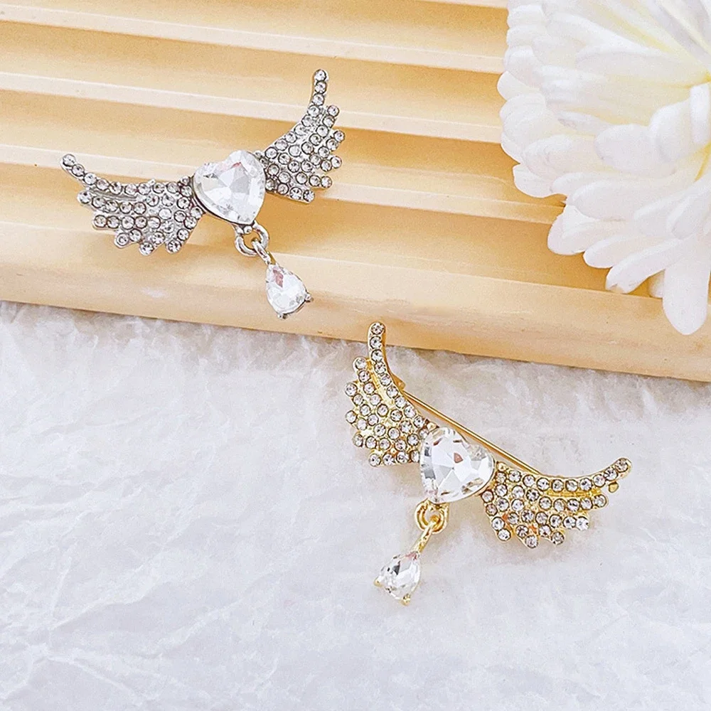 لامعة كريستال أجنحة الملاك دبابيس حجر الراين القلب التلبيب دبوس معطف سترة فستان اكسسوارات للزوجة أمي صديق مجوهرات هدايا