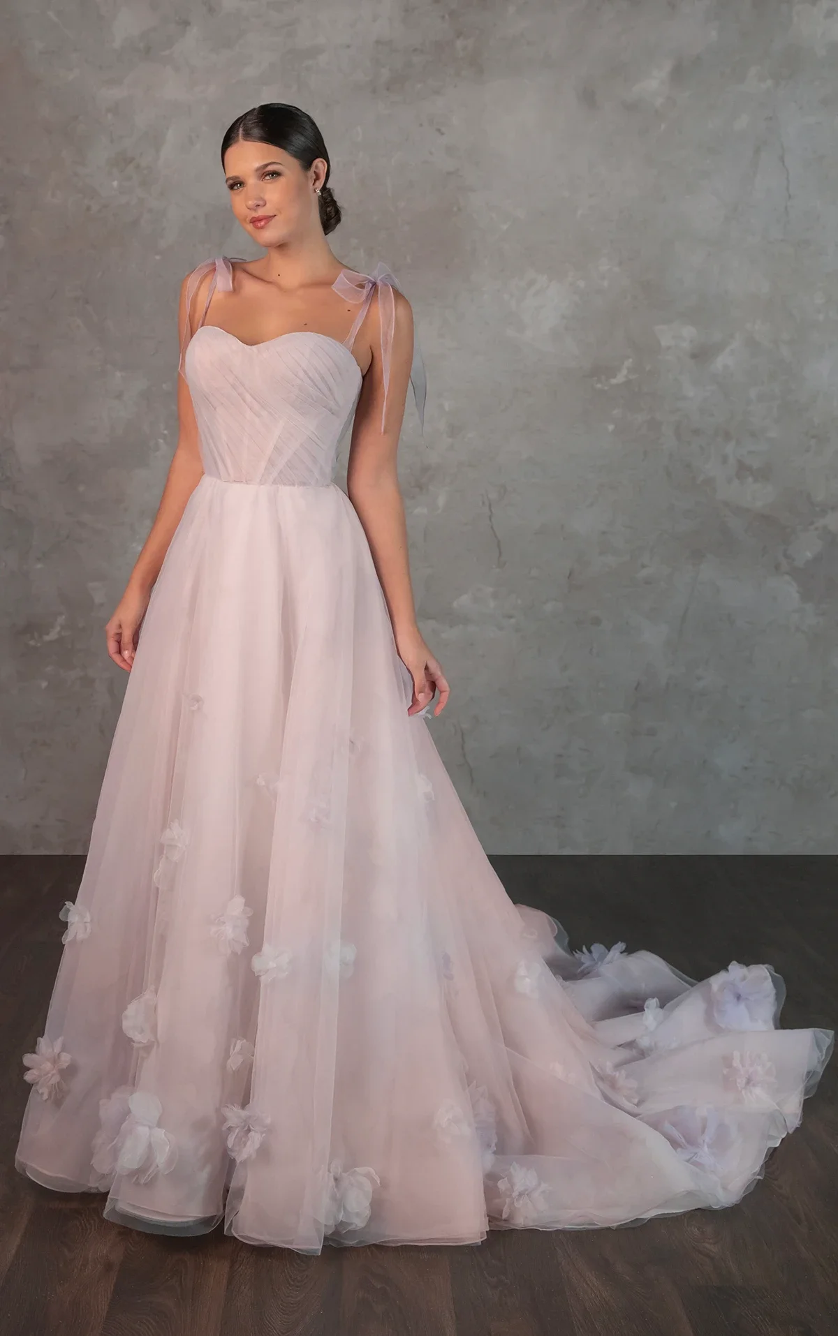 

Customized Fashionable And Elegant Princess Chiffon Handmade Flower Wedding Dress Sweetheart Sleeveless And Sexy Bridal Dress