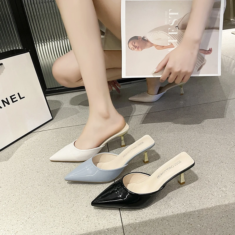 شباشب نصف مغطاة عصرية للنساء ملابس خارجية صيفية جديدة تمامًا بكعب رفيع صنادل كعب منخفضة الموضة