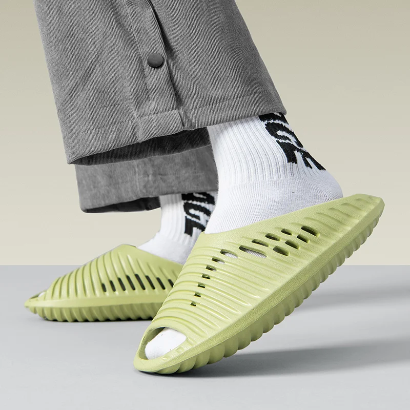 Large size outdoor men's slippers new personalized trend sandals men's beach shoes lightweight indoor and outdoor hole slippers view 4