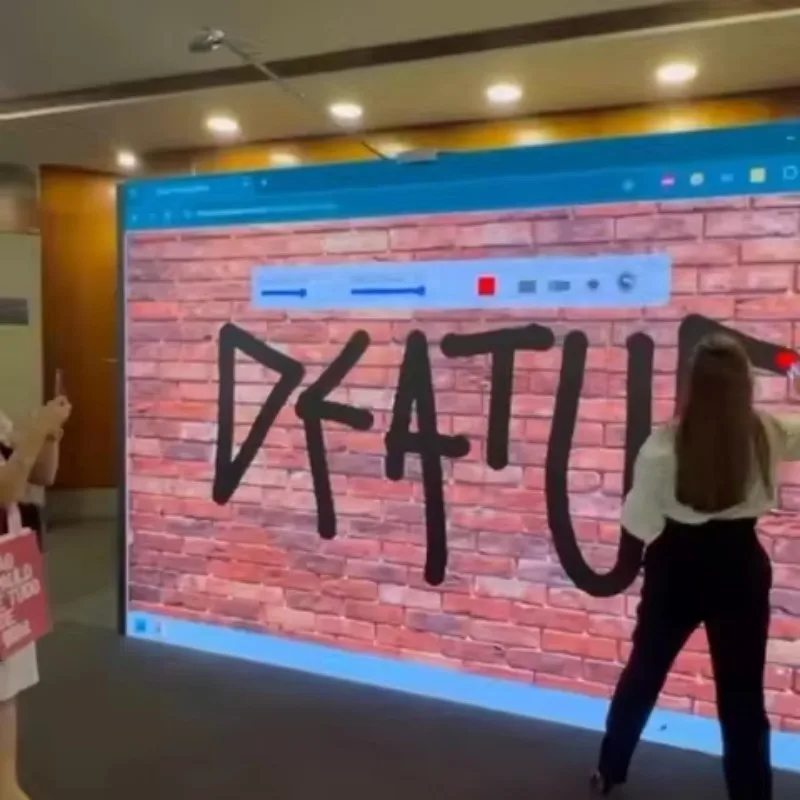 Multi-player 2mm Precision Spray Painting Virtual Interactive Wall Game Interactive Graffiti Wall Game For Event Exhibition