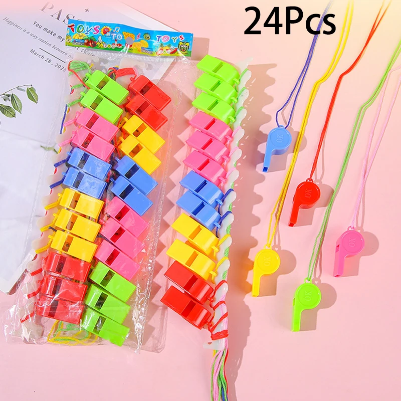 24 Uds Mini silbato de plástico deportes fútbol silbato de porristas juguetes ruidosos para niños recuerdo de fiesta de cumpleaños regalos de guardería