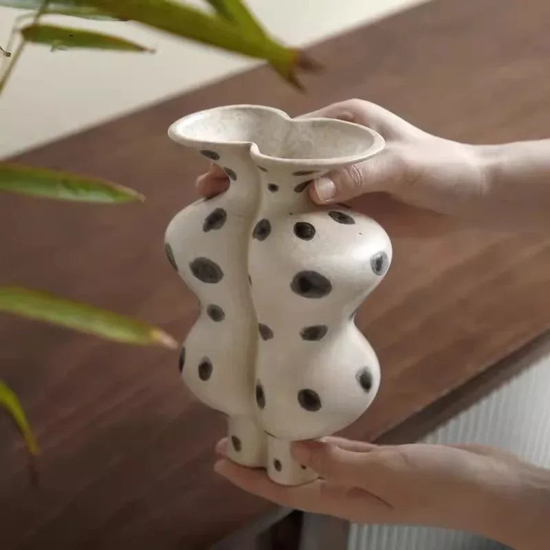 Hand-painted Ceramic Vase Chinese Retro Bottle Handcrafted Irregular Porcelain Vase Flower Pot Home Decoration Accessories