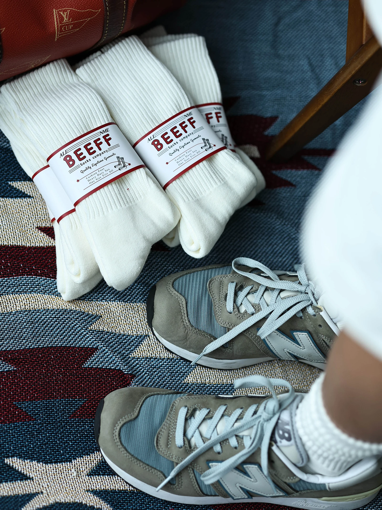 جوارب رجالية طويلة من القطن السميك بنمط الشارع، بيضاء رياضية بدون طية، جوارب شتوية دافئة تصل إلى منتصف الساق