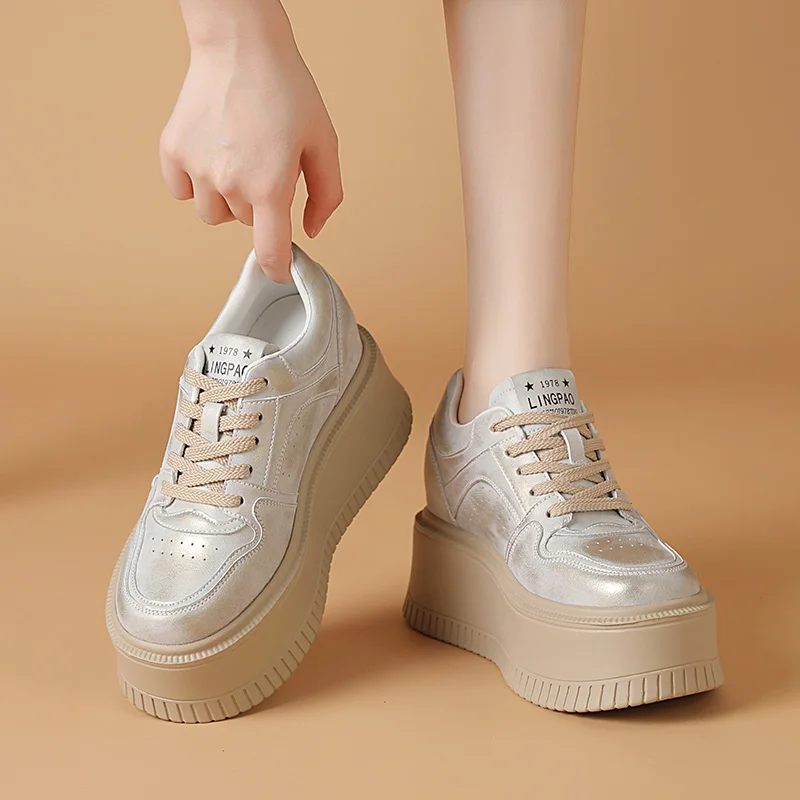 Diseño Original 2025, primavera, nuevas zapatillas deportivas informales de estilo diario para mujeres y adolescentes, vestido blanco, zapatos con aumento de altura de 8cm