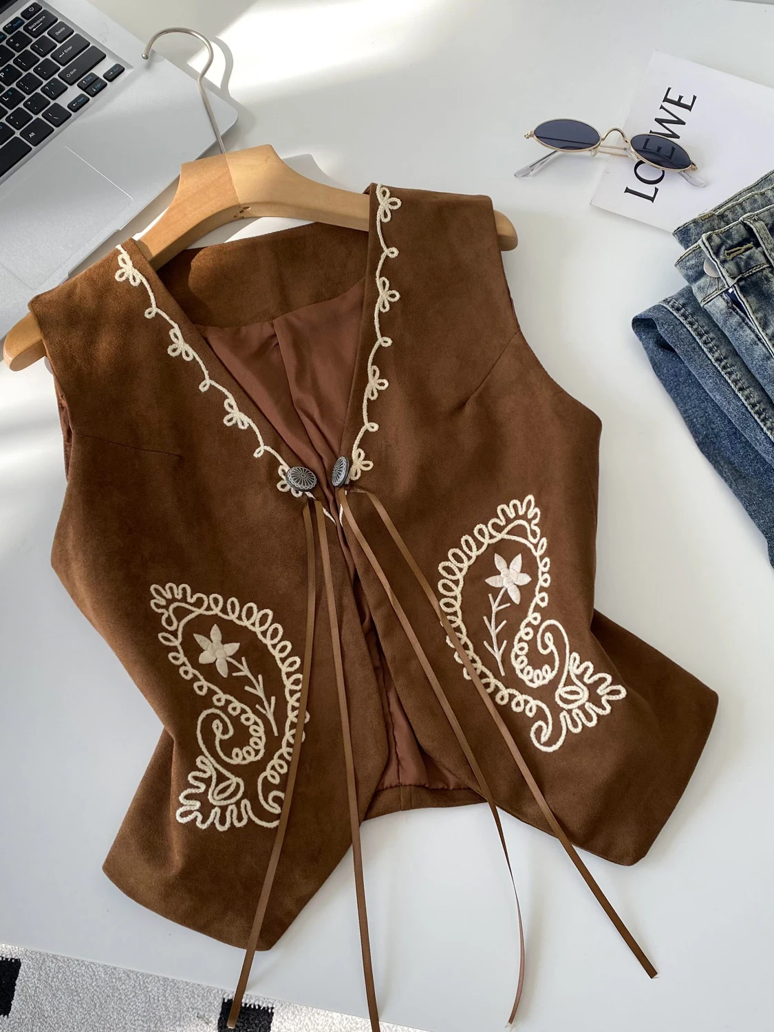 

Retro Artistic Travel Vaion Women's Vest 2025 Autumn Versatile Heavy Embroidery Belted V-ne Open Cardigan Top