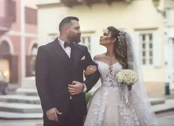 Customized Modest Plus Size Customized Bridal Off The Shoulder Lace Up Back Long Formal Ball Gown Wedding Dresses