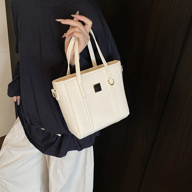 

Fashionable Women Luxury Leather Tote Bag Elegant Designer Shoulder Handbag For Chic Daily Street Style