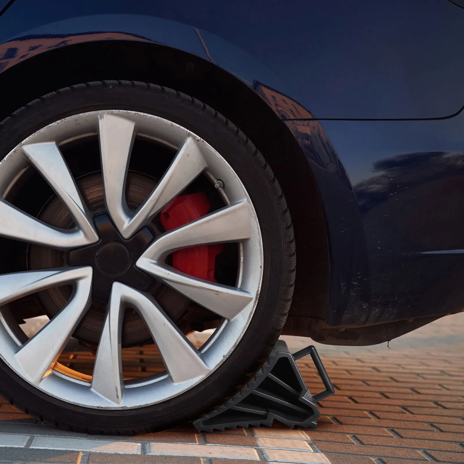 

2pcs Tire Positioner Durable Wheel Chock Non Slip Bottom Built In Handle Universal Car Anti Skid Tools Triangle Pad Parking
