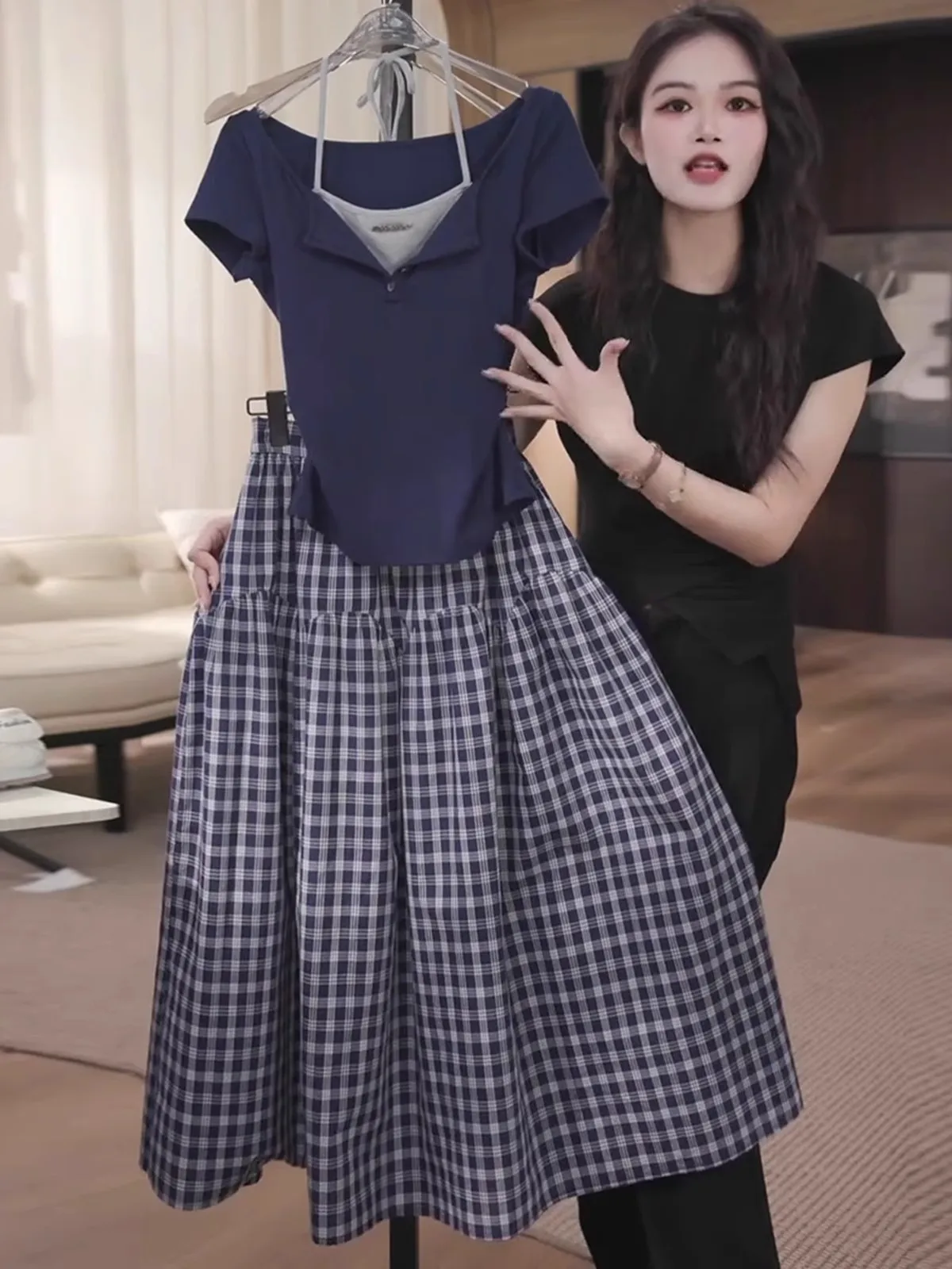 

Stylish Summer 2025 Women's Fashion Set Small Size Trendy Neck Hanging Slimming Hot Girl Top Plaid Skirt Short Sleeve