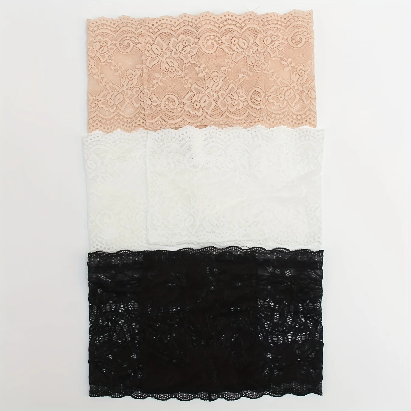 زوج من جوارب الفخذ العليا المضادة للانزلاق مع كشكشة مرنة، مصممة لمكافحة الاحتكاك ودعم غير مرئي