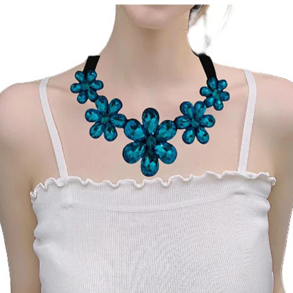 

Women's luxurious multi-color flower design, transparent resin jewelry gift for daily wear, elegant necklace for all seasons