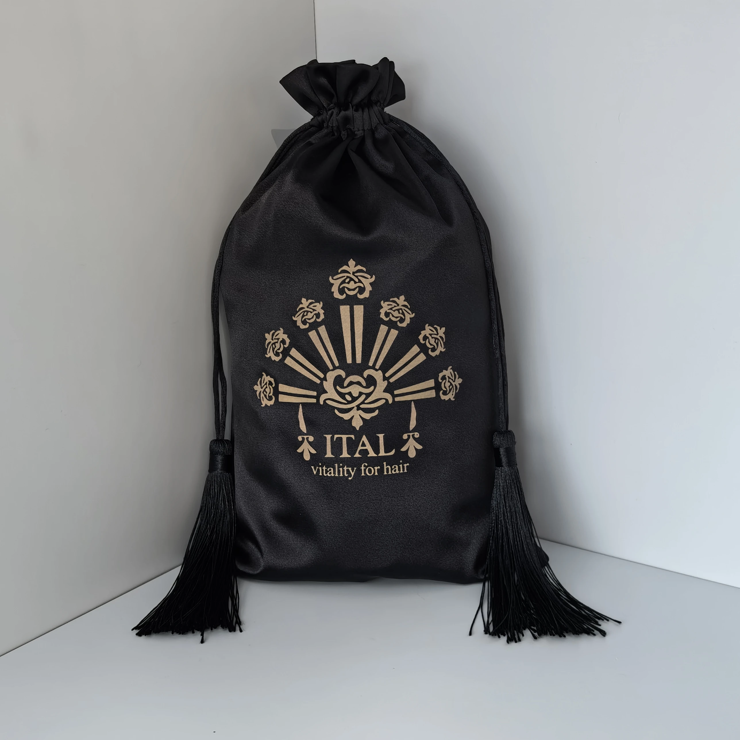 50 Black Luxry Silk Gift Pouch with Tassel Satin Hair Bags Jewelry Wig Makeup Gift Packaging Drawstring Sachet Custom Print Logo
