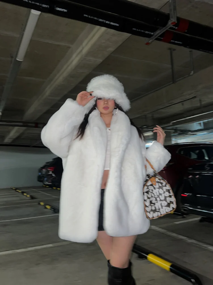 

Luxury Lady Plush White Faux Fur Jacket Fashion Woman Lapel Collar Warm Loose Fit Long Coats Winter Club Party Outerwear 2025