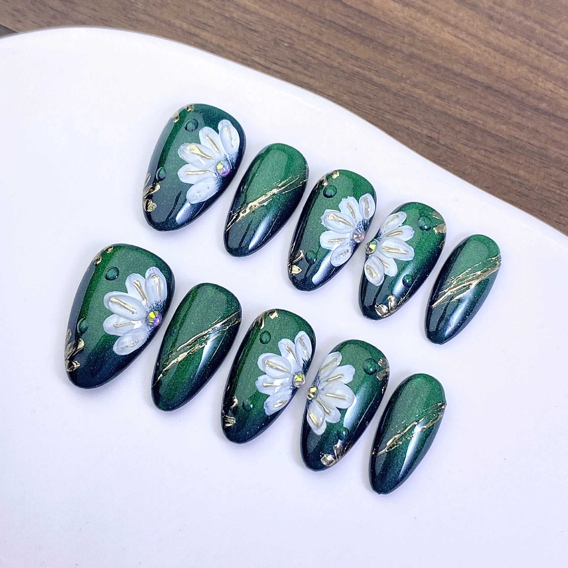 10Pcs Handmade Green Cat's Eye Flowers Design Press on Nails Full Cover Almond False Nails Metals Design Wearable Manicure Tips
