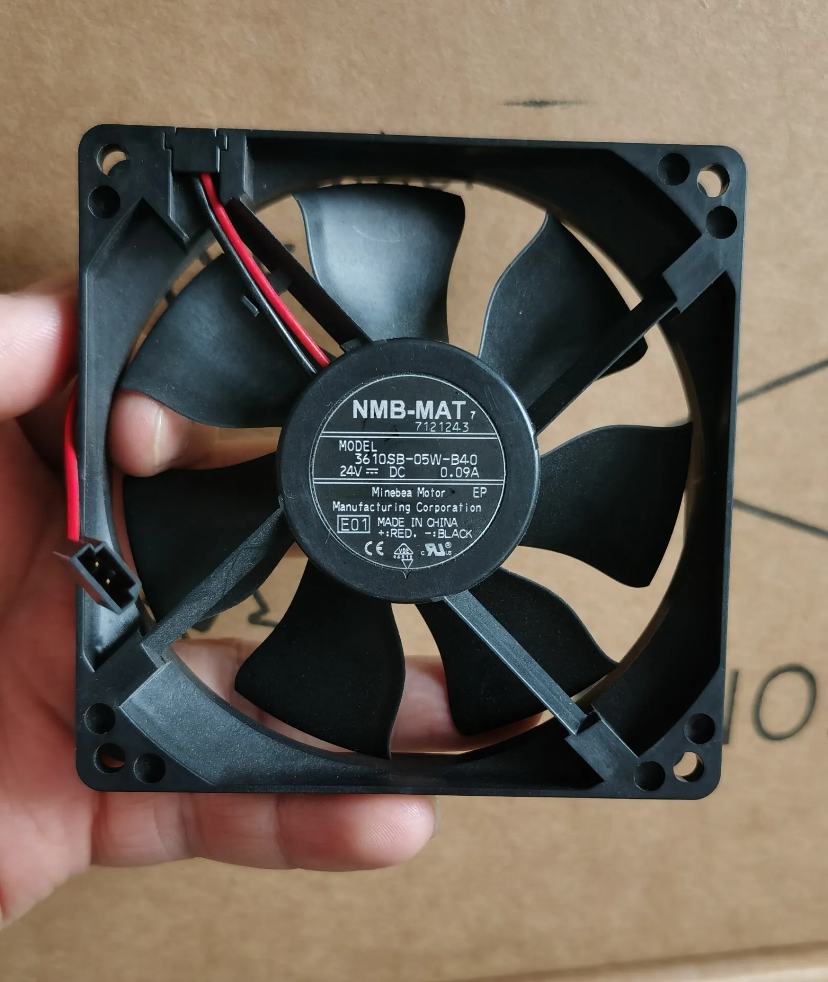 

Original 3610SB-05W-B40 24V 0.09A 9225 inverter ball cooling fan