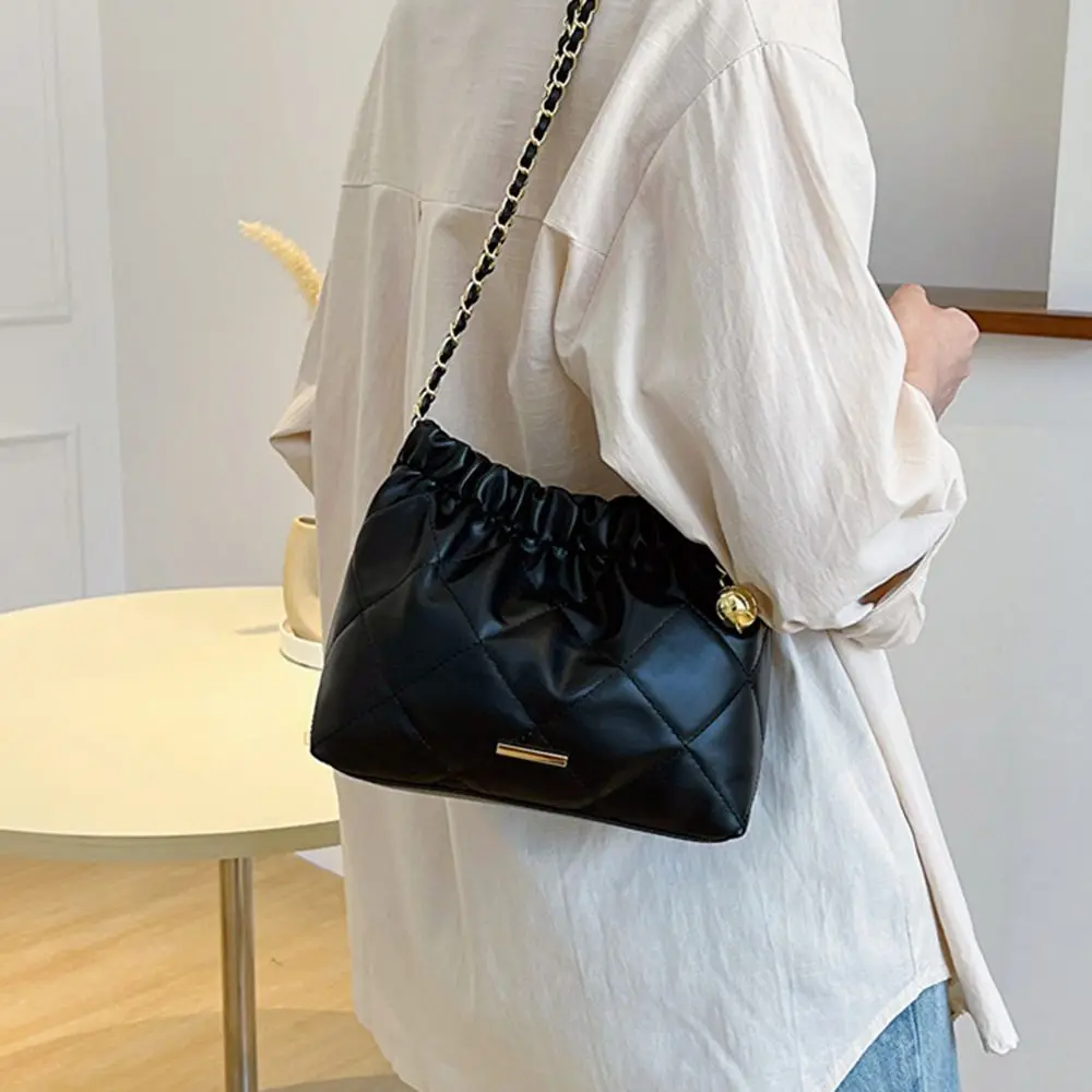 Shoulder Bag for Women Girls PU Leather Pleated Plaid Crossbody Bag Bucket Bag Large Capacity Tote Handbag Fashion Underarm Bag