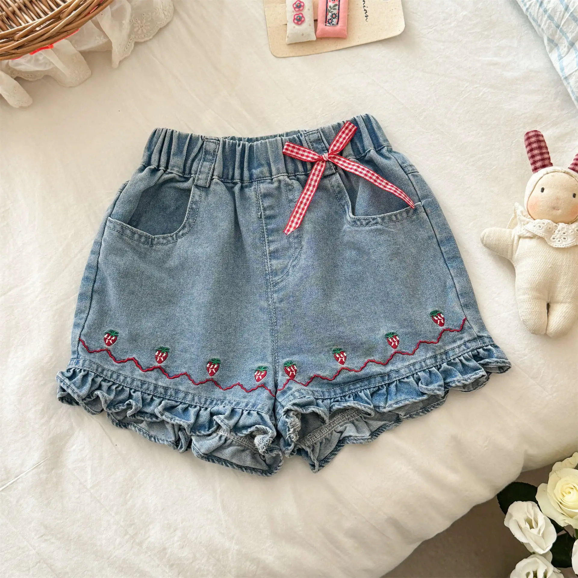 Korean girl Korean strawberry fungus edge versatile denim shorts