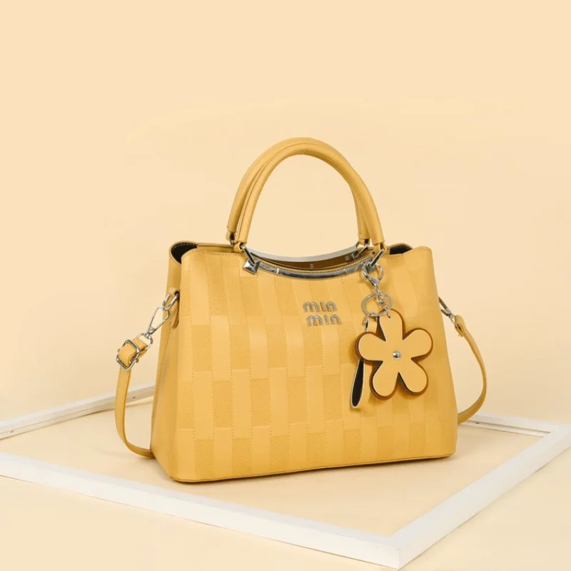 

Модная элегантная женская сумка через плечо с повседневным дизайном и роскошным кожаным материалом