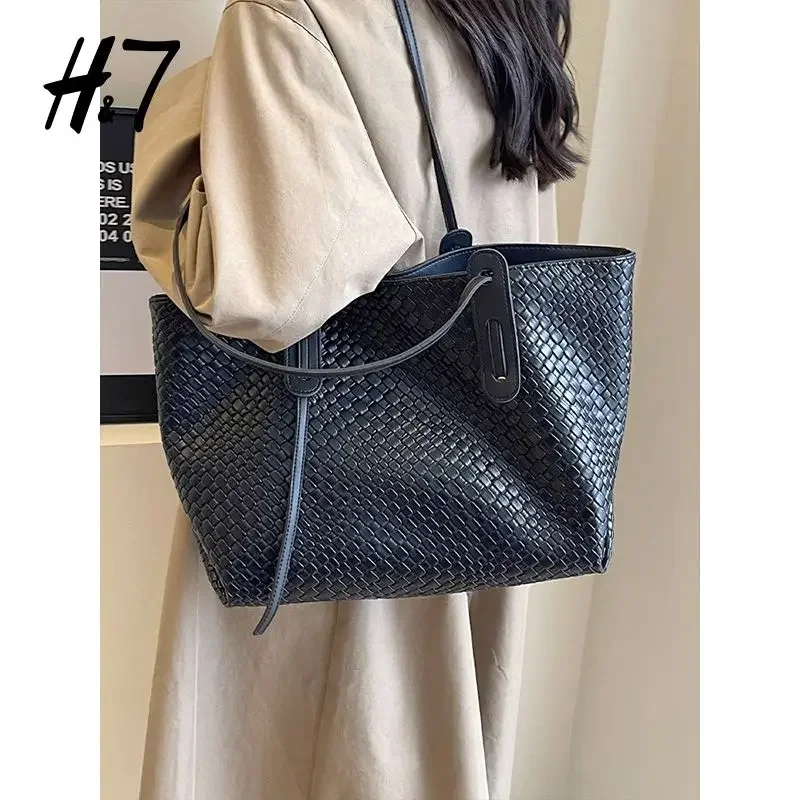 Vintage Diamond Woven Large Capacity Bag Women\'s New Autumn and Winter Fashion Tote Bag Travel Shoulder Package Handbags