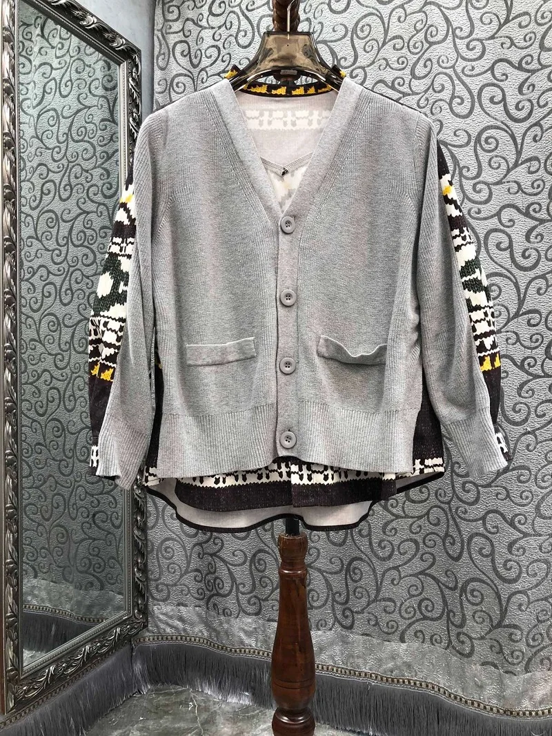 Top Quality New Cardigan Jackets 2024 Autumn Winter Knitwear Women V-Neck Vintage Patterns Knitting Long Sleeve Grey Blue Coats